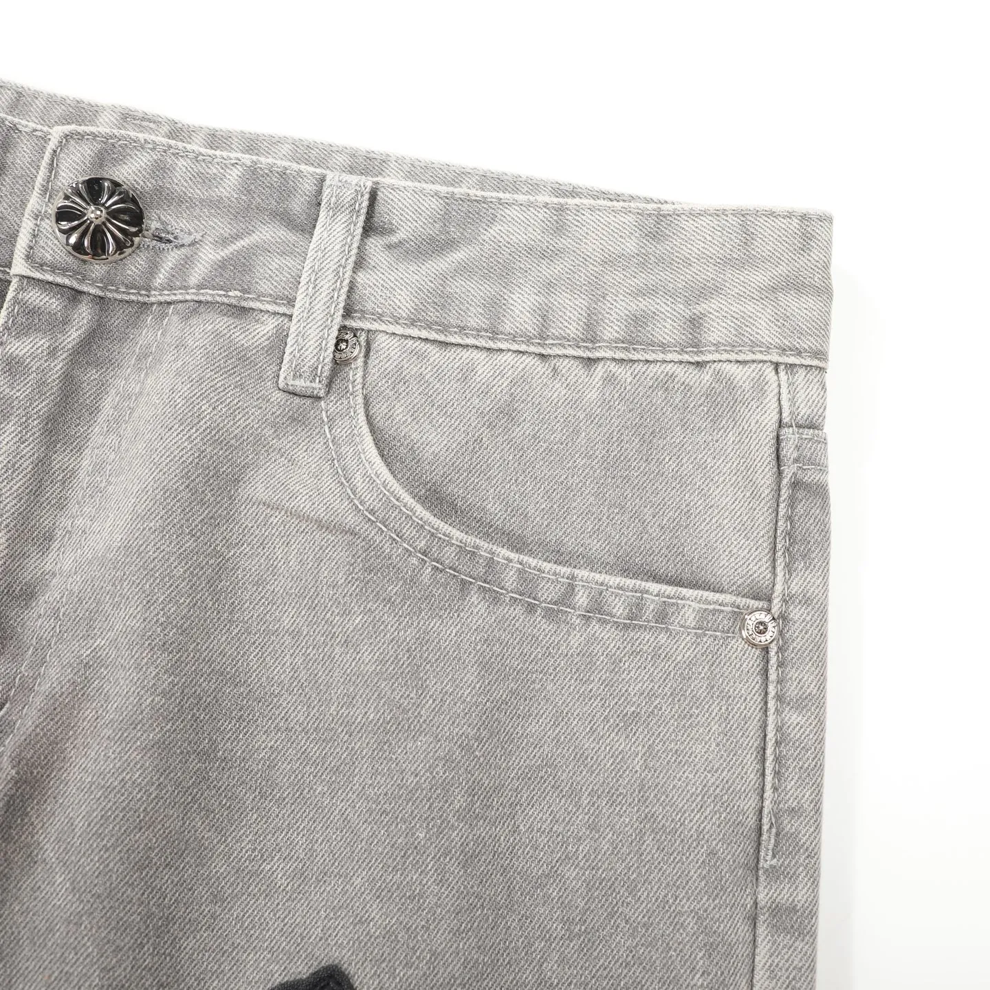 P230 Chrome Hearts CH Chrome Hearts Heavy Industry Damaged High Street Jeans exude unruly personality and unique charm. Every wear and tear is carefully designed to present a unique artistic feel. Made of imported denim fabric, which has undergone heavy industrial washing and damage treatment, the trousers show a super cool effect on the upper body, allowing you to dominate the fashion stage.  This is more than just a pair of jeans, it is an expression of attitude. With its unique design concept and ultimate pursuit of details, Croxin breaks traditional boundaries and defines the jeans trend in the new era. The trousers are made of double-layer woven fabric and matched with customized hardware, showing an incomparably beautiful and unique style, making every wearer the focus of fashion. Imported denim fabric, super heavy-duty washed and damaged, the upper body is super cool! Customized hardware. Unbeatable and beautiful style. The production process is difficult. Full of high street feel. Color: Gray Size: S M L XL XXL